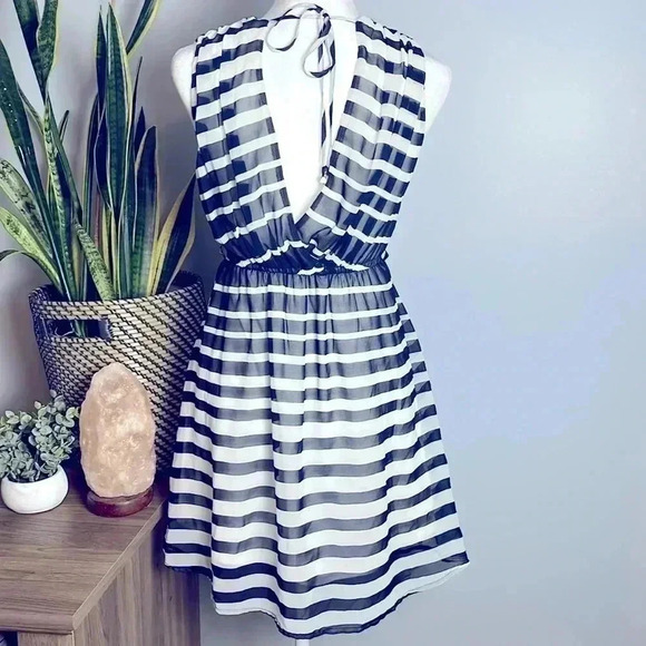 Navy Blue & White Striped V-Neck Day Dress Like New! - Picture 4 of 6